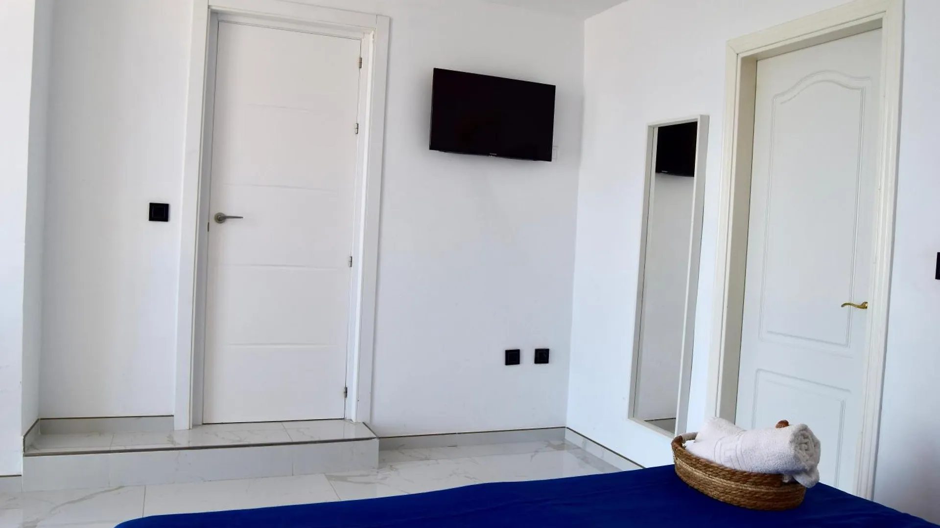 Beachfront Heaven Apartment - Carvajal Beach Fuengirola
