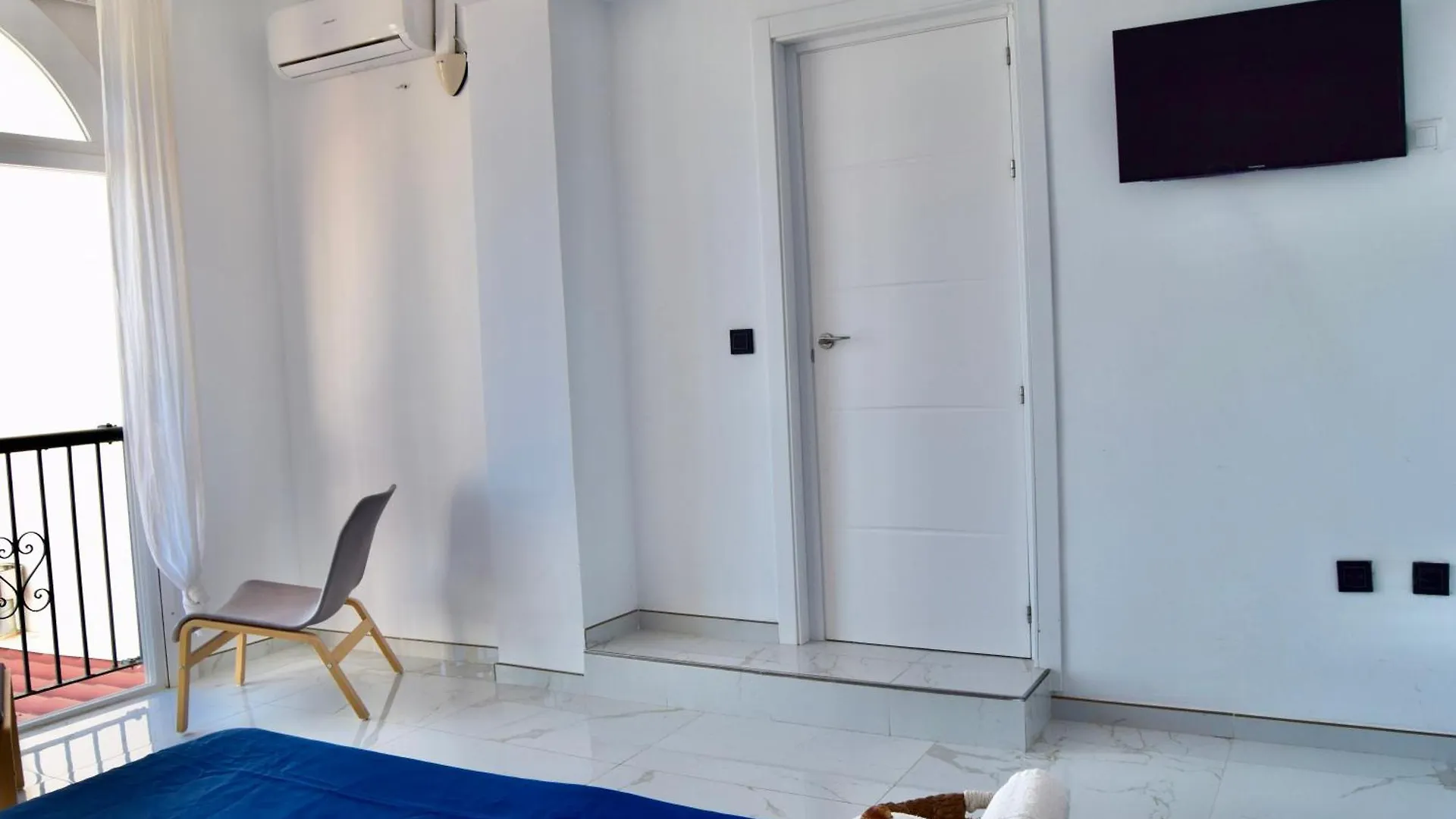 Beachfront Heaven Apartment - Carvajal Beach Fuengirola 0*,  Spain
