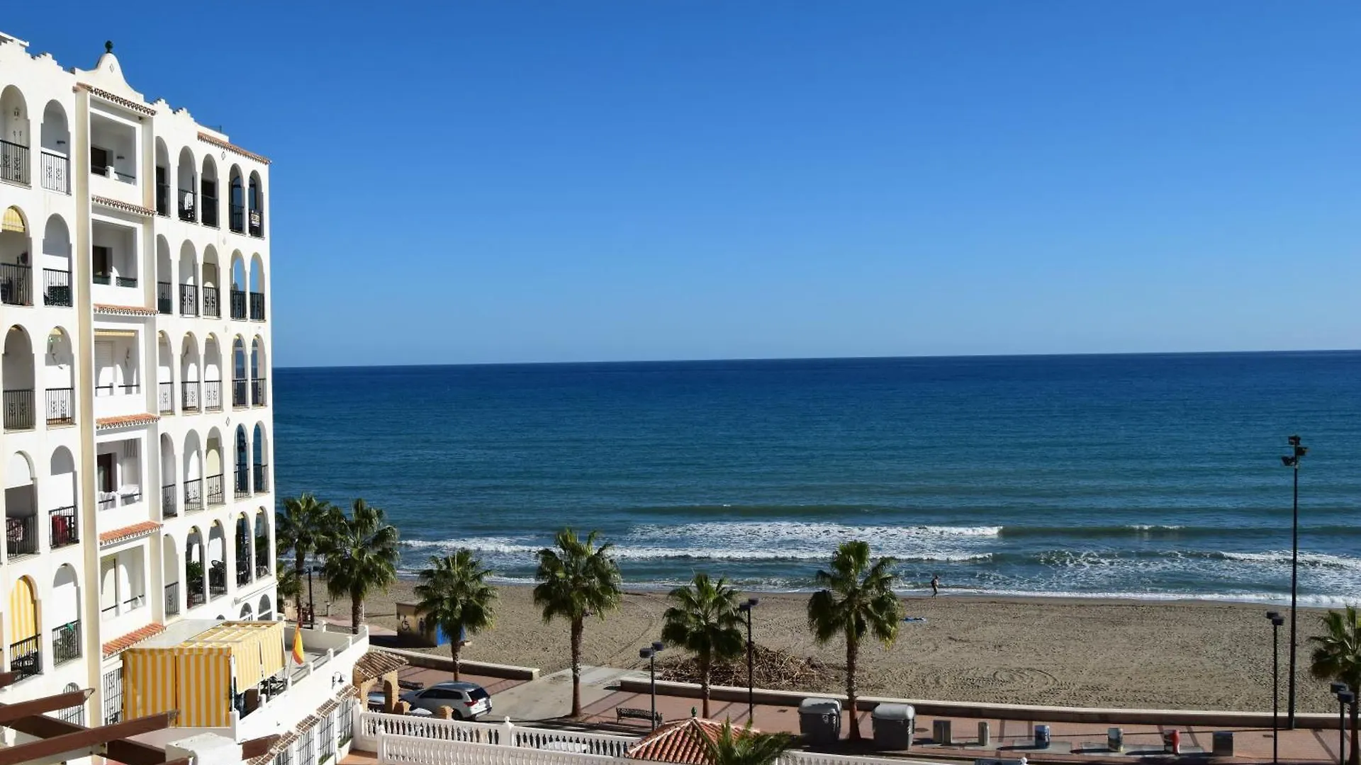 Beachfront Heaven Apartment - Carvajal Beach Fuengirola