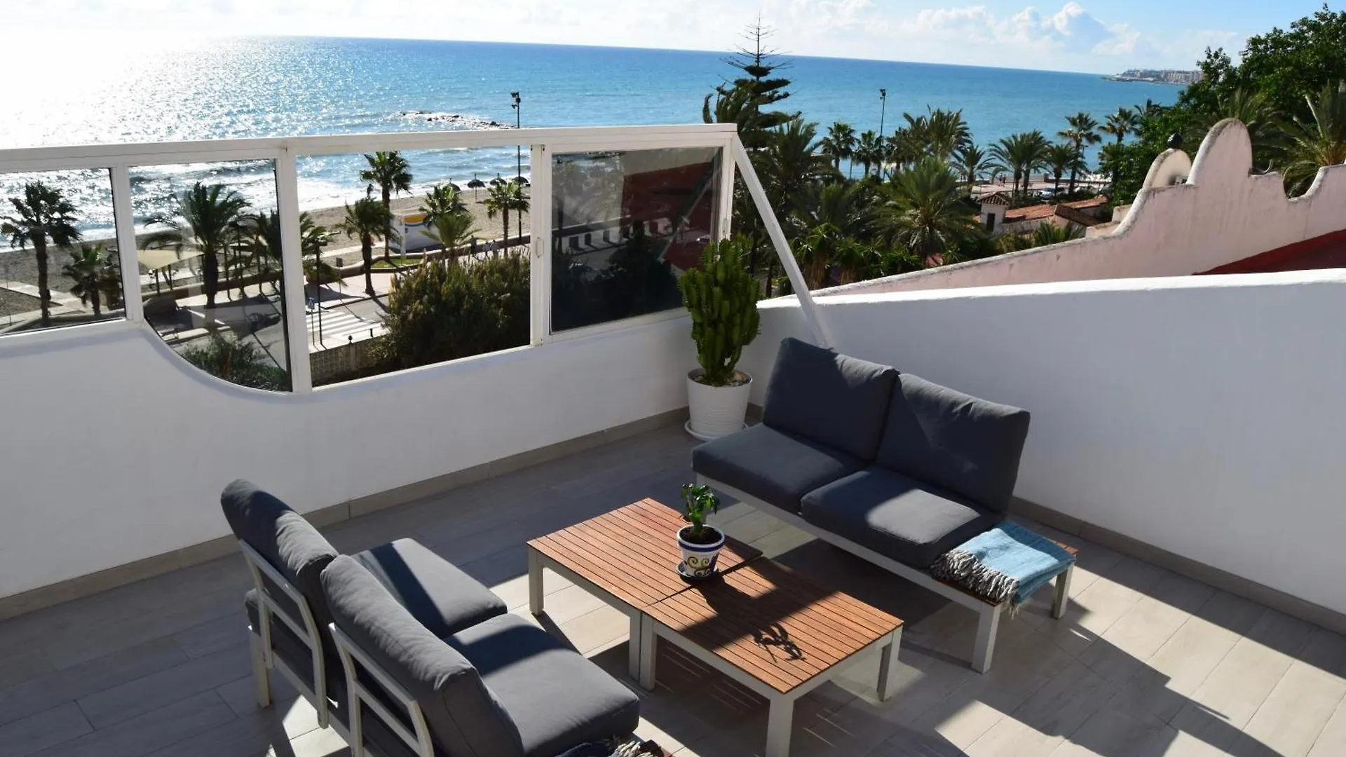 Beachfront Heaven Apartment - Carvajal Beach location
